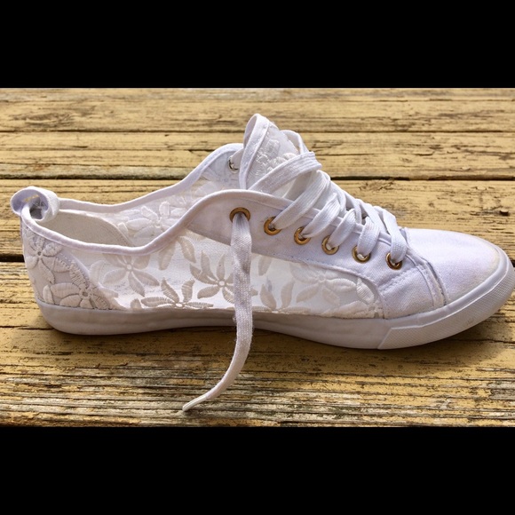 twisted tennis shoes
